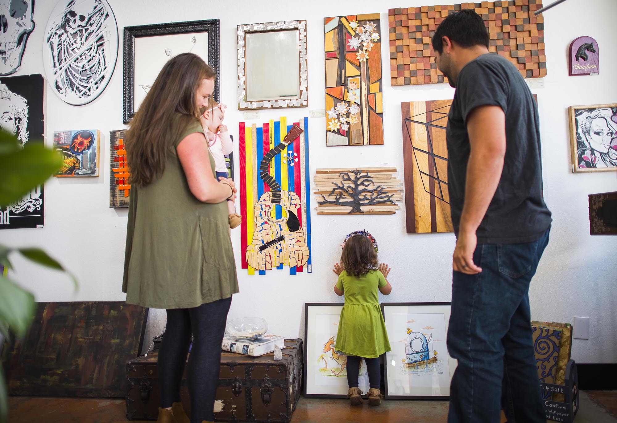 Family views art on display at Rusty Raven Studio in Kent, Washington