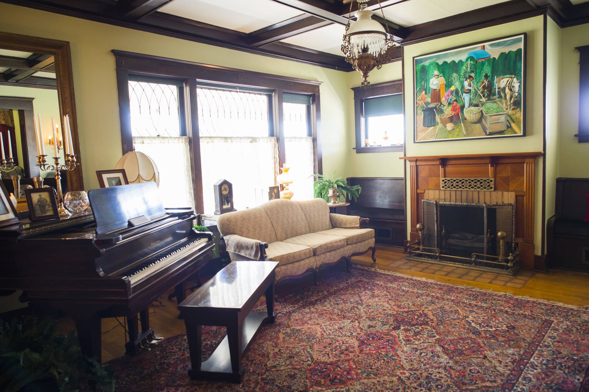 Photo of period living room at the Greater Kent Historical Society Museum in Kent, Washington
