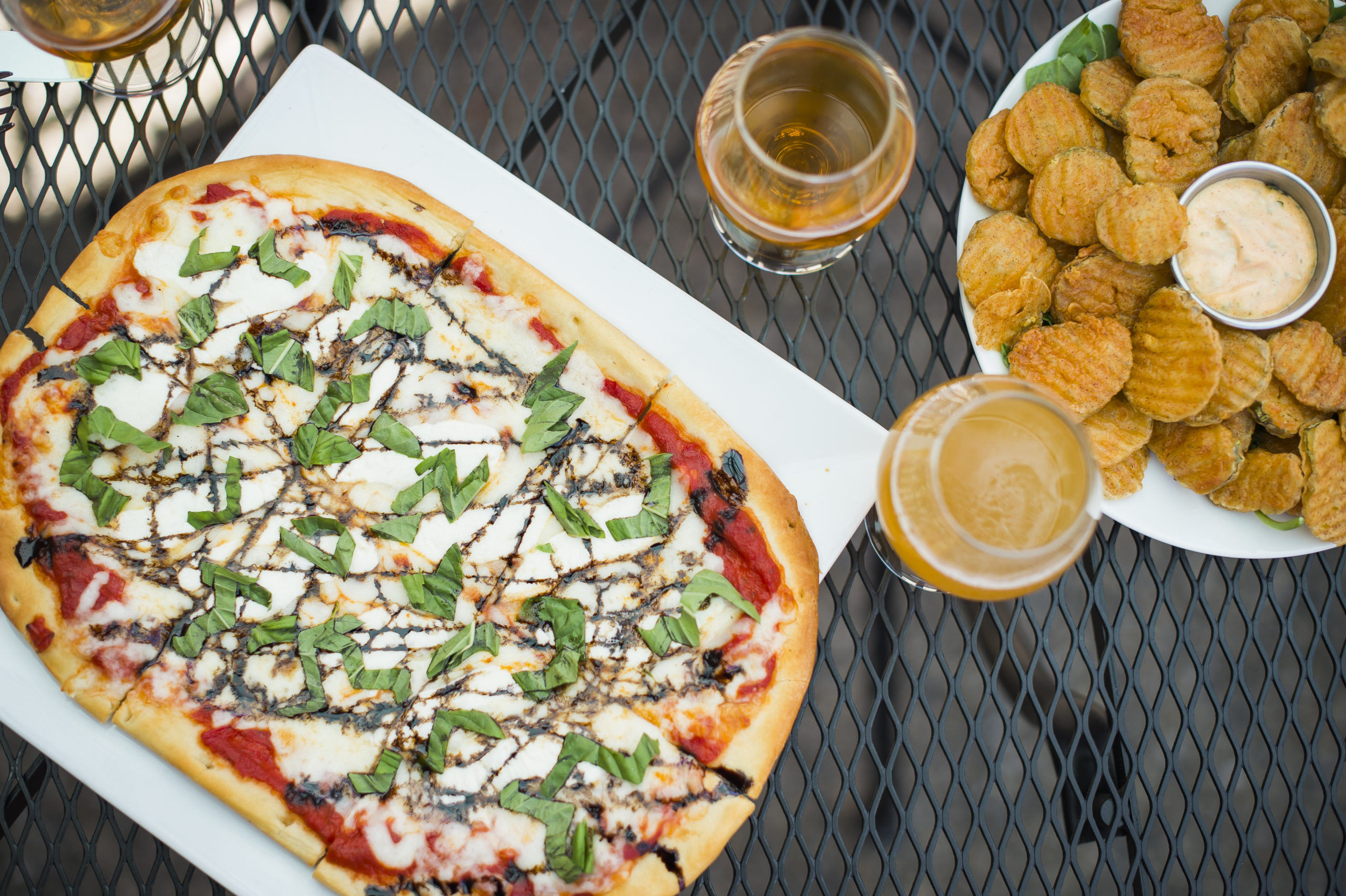 pizza and outdoor dinning in Kent Washington_Food trails